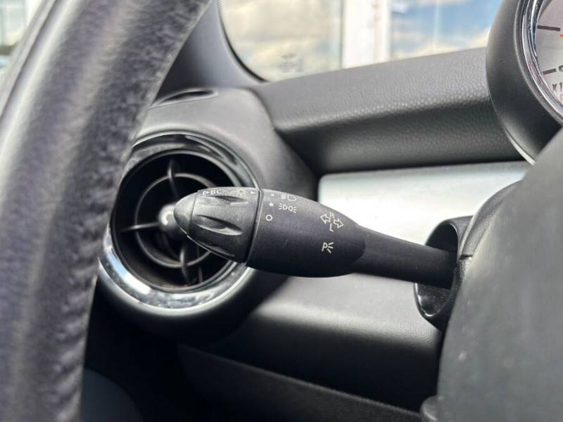 Photo 10 de l'offre de MINI MINI III ONE 1.6 98 BVA 3P CUIR TOIT Ouvrant Radars à 10890€ chez Mérignac auto