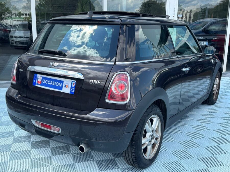 Photo 3 de l'offre de MINI MINI III ONE 1.6 98 BVA 3P CUIR TOIT Ouvrant Radars à 10890€ chez Mérignac auto