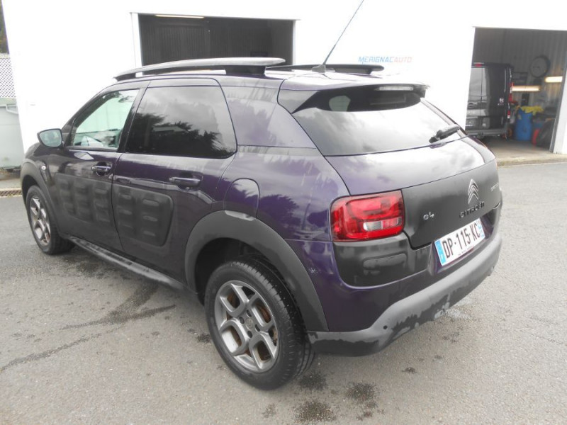 Photo 3 de l'offre de CITROEN C4 CACTUS 1.2 PureTech 110 SHINE Camera à 8950€ chez Mérignac auto