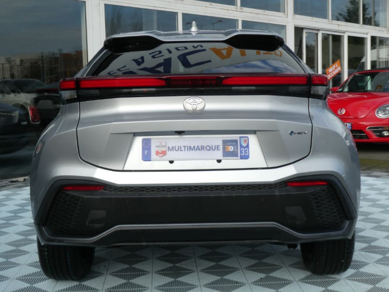 Photo 10 de l'offre de TOYOTA C-HR II 1.8 HYBRIDE 140 CVT 2WD DESIGN GPS 12.3 Camera JA18 Diam. Induction à 31450€ chez Mérignac auto