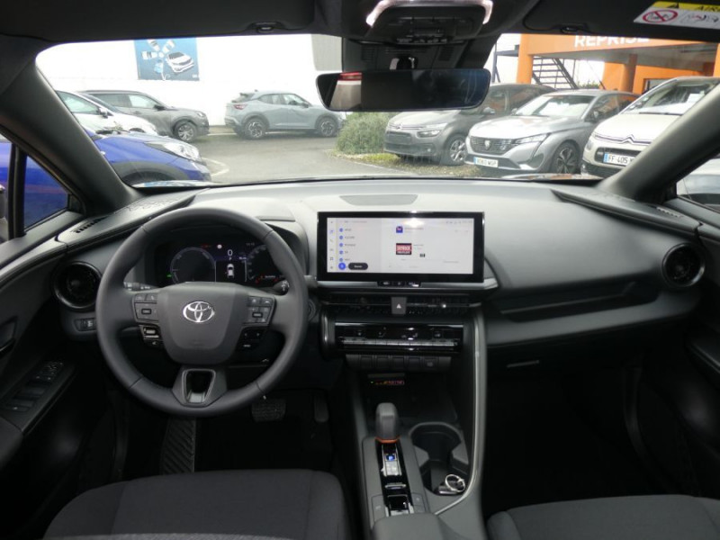 Photo 5 de l'offre de TOYOTA C-HR II 1.8 HYBRIDE 140 CVT 2WD DESIGN GPS 12.3 Camera JA18 Diam. Induction à 31450€ chez Mérignac auto