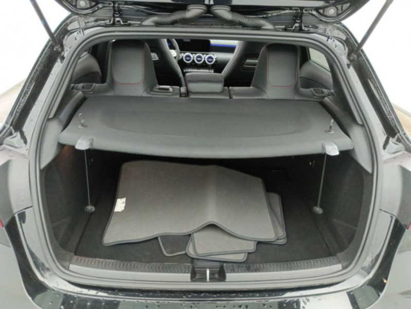 Photo 16 de l'offre de MERCEDES-BENZ CLASSE A IV 220D 150 8G-DCT AMG LINE TOE JA19 à 38490€ chez Mérignac auto