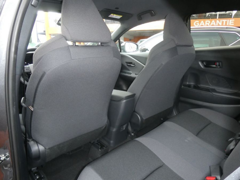 Photo 30 de l'offre de TOYOTA C-HR II 1.8 HYBRIDE 140 CVT 2WD DESIGN GPS 12.3 Camera JA18 Diam. Induction à 31450€ chez Mérignac auto