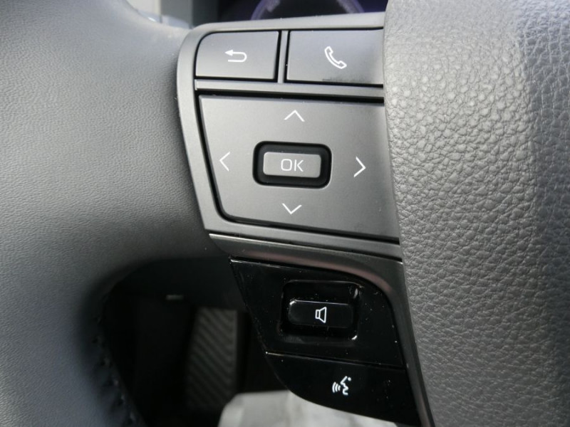 Photo 25 de l'offre de TOYOTA C-HR II 1.8 HYBRIDE 140 CVT 2WD DESIGN GPS 12.3 Camera JA18 Diam. Induction à 31450€ chez Mérignac auto