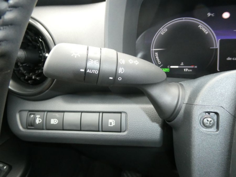 Photo 23 de l'offre de TOYOTA C-HR II 1.8 HYBRIDE 140 CVT 2WD DESIGN GPS 12.3 Camera JA18 Diam. Induction à 31450€ chez Mérignac auto