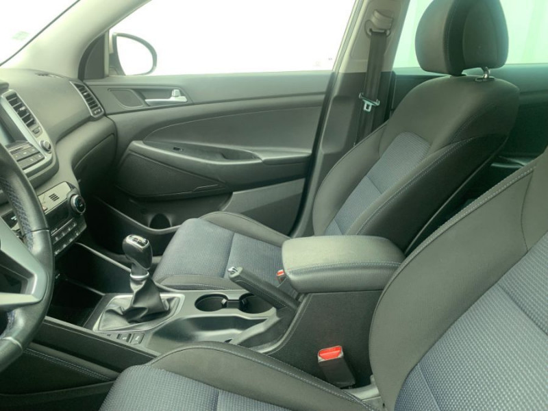 Photo 4 de l'offre de HYUNDAI TUCSON III 1.7 CRDI 115 BVM6 2WD EXECUTIVE TOIT Ouvrant Attel. à 13450€ chez Mérignac auto
