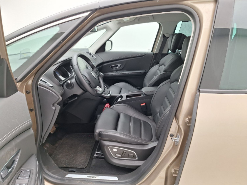 Photo 5 de l'offre de RENAULT GRAND SCENIC IV 1.6 DCi 160 BVA BOSE EDITION CUIR Attel. 7PL à 23450€ chez Mérignac auto