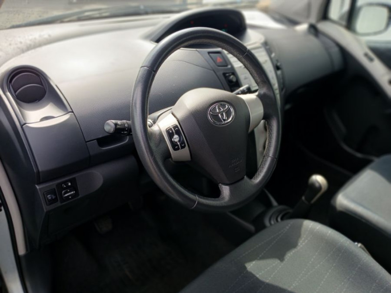 Photo 3 de l'offre de TOYOTA YARIS II 1.4 D-4D 90 5P LUNA PACK 5P CLIM 1ère Main à 7450€ chez Mérignac auto