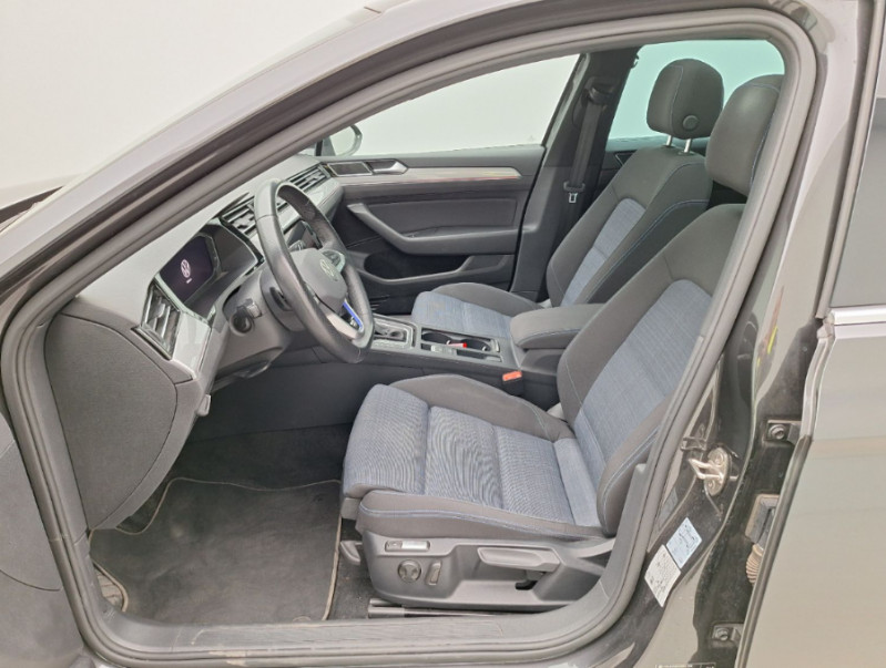 Photo 6 de l'offre de VOLKSWAGEN PASSAT SW VIII 1.4 TSI 218 HYBRID Rechargeable GTE TOE JA18 Hayon EL. Attel à 26490€ chez Mérignac auto
