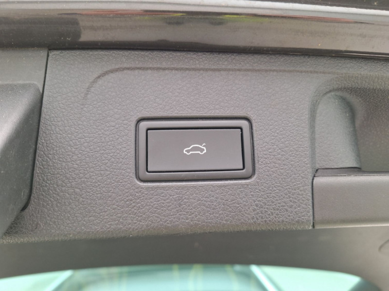 Photo 8 de l'offre de VOLKSWAGEN PASSAT SW VIII 1.4 TSI 218 HYBRID Rechargeable GTE TOE JA18 Hayon EL. Attel à 26490€ chez Mérignac auto