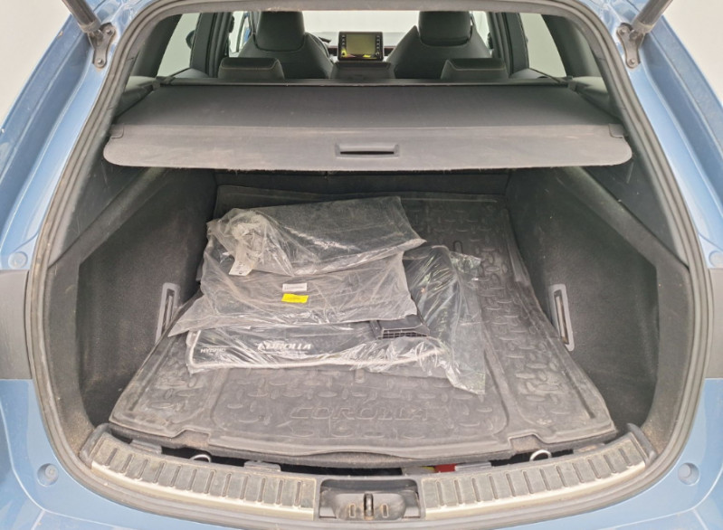 Photo 10 de l'offre de TOYOTA COROLLA XII TOURING SPORTS 1.8 HYBRIDE 122H BVA PREMIUM CUIR 4SC Hayon EL. JA17 à 24950€ chez Mérignac auto