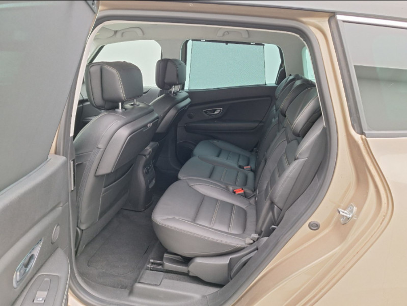 Photo 6 de l'offre de RENAULT GRAND SCENIC IV 1.6 DCi 160 BVA BOSE EDITION CUIR Attel. 7PL à 23450€ chez Mérignac auto