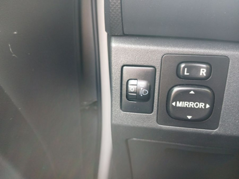 Photo 8 de l'offre de TOYOTA YARIS II 1.4 D-4D 90 5P LUNA PACK 5P CLIM 1ère Main à 7450€ chez Mérignac auto