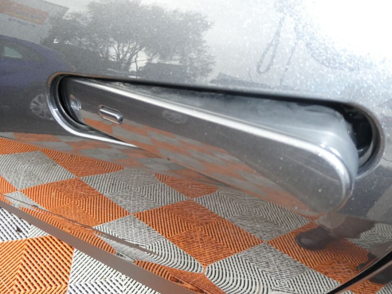 Photo 9 de l'offre de TOYOTA C-HR II 1.8 HYBRIDE 140 CVT 2WD DESIGN GPS 12.3 Camera JA18 Diam. Induction à 31450€ chez Mérignac auto