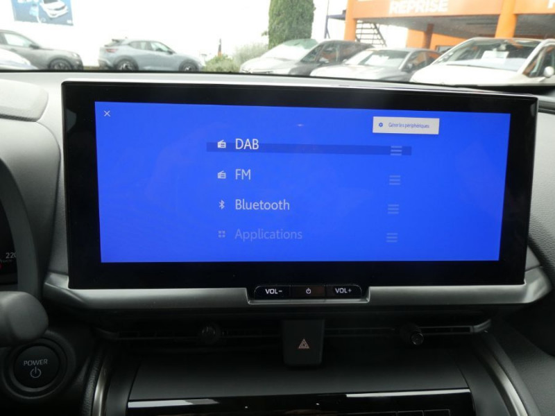Photo 18 de l'offre de TOYOTA C-HR II 1.8 HYBRIDE 140 CVT 2WD DESIGN GPS 12.3 Camera JA18 Diam. Induction à 31450€ chez Mérignac auto