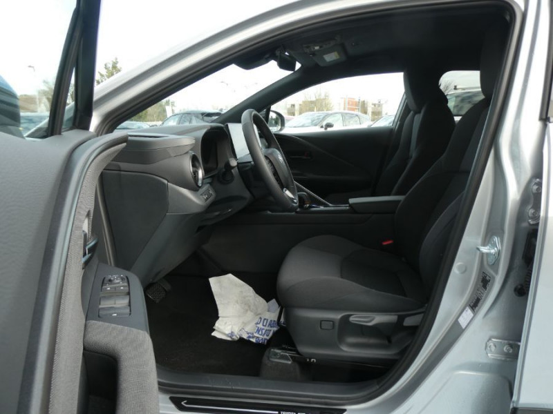 Photo 16 de l'offre de TOYOTA C-HR II 1.8 HYBRIDE 140 CVT 2WD DESIGN GPS 12.3 Camera JA18 Diam. Induction à 31450€ chez Mérignac auto