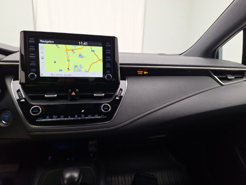 Photo 11 de l'offre de TOYOTA COROLLA XII TOURING SPORTS 1.8 HYBRIDE 122H BVA PREMIUM CUIR 4SC Hayon EL. JA17 à 24950€ chez Mérignac auto