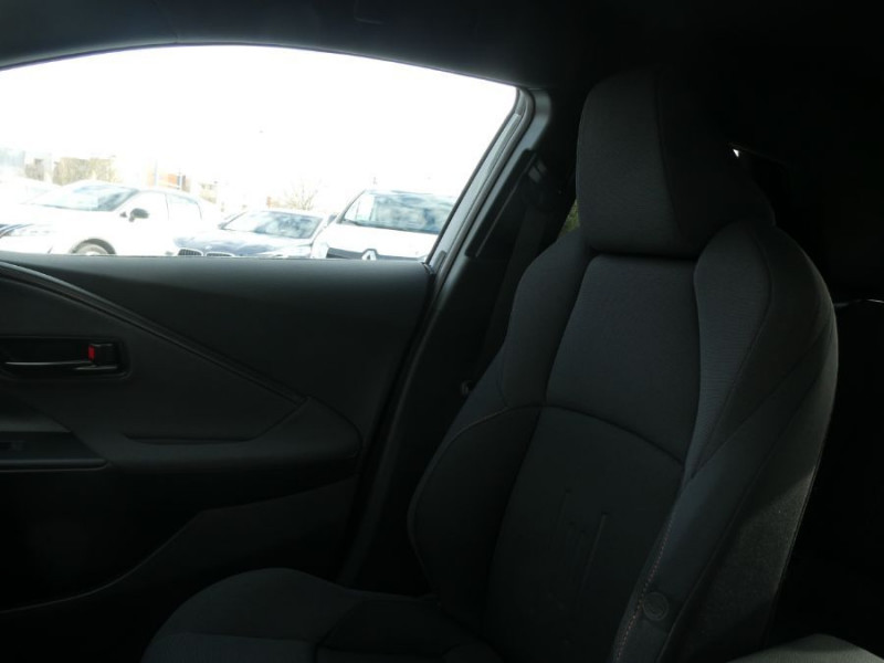 Photo 35 de l'offre de TOYOTA C-HR II 1.8 HYBRIDE 140 CVT 2WD DESIGN GPS 12.3 Camera JA18 Diam. Induction à 31450€ chez Mérignac auto