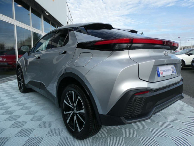 Photo 11 de l'offre de TOYOTA C-HR II 1.8 HYBRIDE 140 CVT 2WD DESIGN GPS 12.3 Camera JA18 Diam. Induction à 31450€ chez Mérignac auto