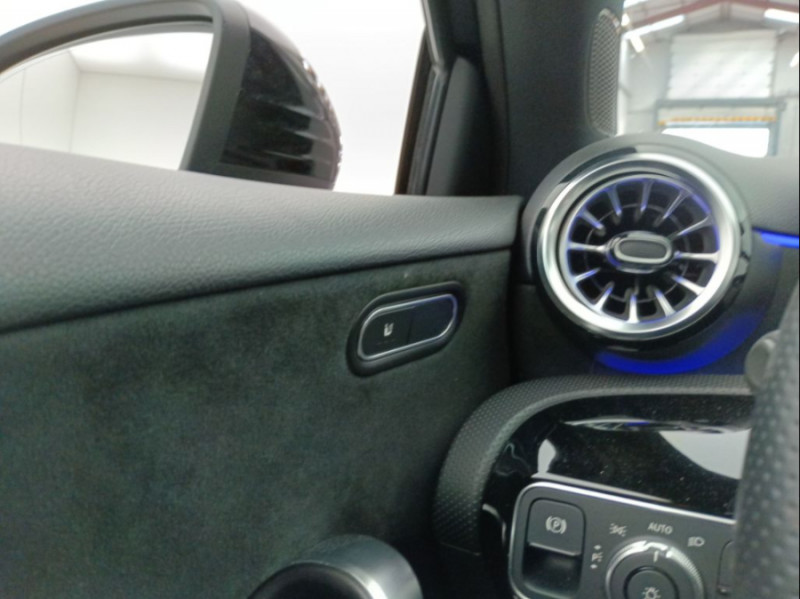 Photo 14 de l'offre de MERCEDES-BENZ CLASSE A IV 220D 150 8G-DCT AMG LINE TOE JA19 à 38490€ chez Mérignac auto