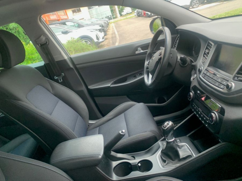 Photo 3 de l'offre de HYUNDAI TUCSON III 1.7 CRDI 115 BVM6 2WD EXECUTIVE TOIT Ouvrant Attel. à 13450€ chez Mérignac auto