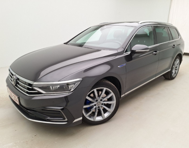 Photo 1 de l'offre de VOLKSWAGEN PASSAT SW VIII 1.4 TSI 218 HYBRID Rechargeable GTE TOE JA18 Hayon EL. Attel à 26490€ chez Mérignac auto