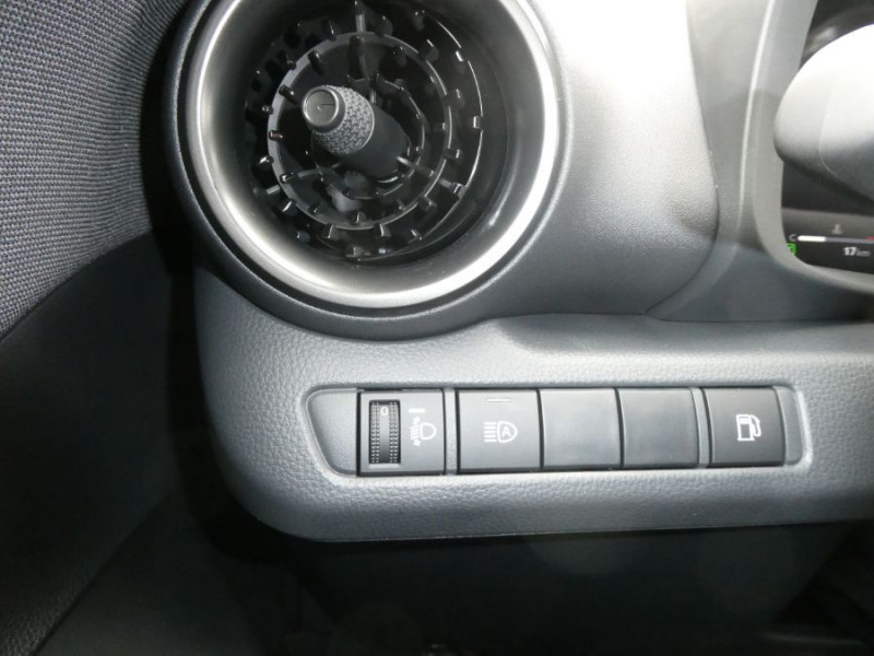 Photo 27 de l'offre de TOYOTA C-HR II 1.8 HYBRIDE 140 CVT 2WD DESIGN GPS 12.3 Camera JA18 Diam. Induction à 31450€ chez Mérignac auto