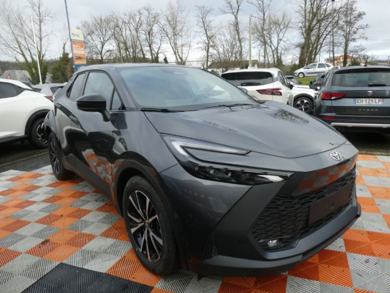 Photo 8 de l'offre de TOYOTA C-HR II 1.8 HYBRIDE 140 CVT 2WD DESIGN GPS 12.3 Camera JA18 Diam. Induction à 31450€ chez Mérignac auto