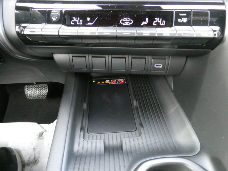 Photo 27 de l'offre de TOYOTA C-HR II 1.8 HYBRIDE 140 CVT 2WD DESIGN GPS 12.3 Camera JA18 Diam. Induction à 31450€ chez Mérignac auto