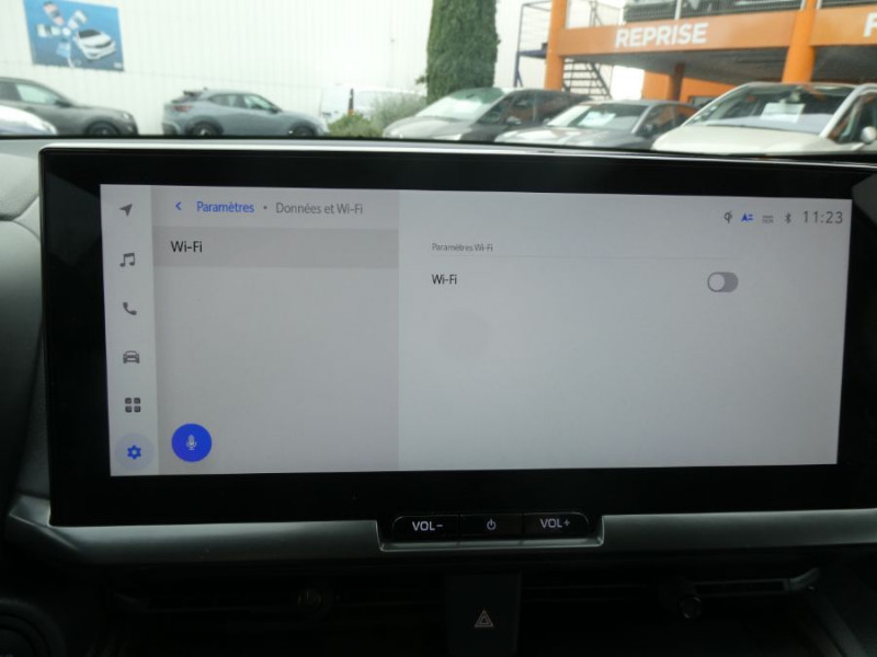 Photo 19 de l'offre de TOYOTA C-HR II 1.8 HYBRIDE 140 CVT 2WD DESIGN GPS 12.3 Camera JA18 Diam. Induction à 31450€ chez Mérignac auto