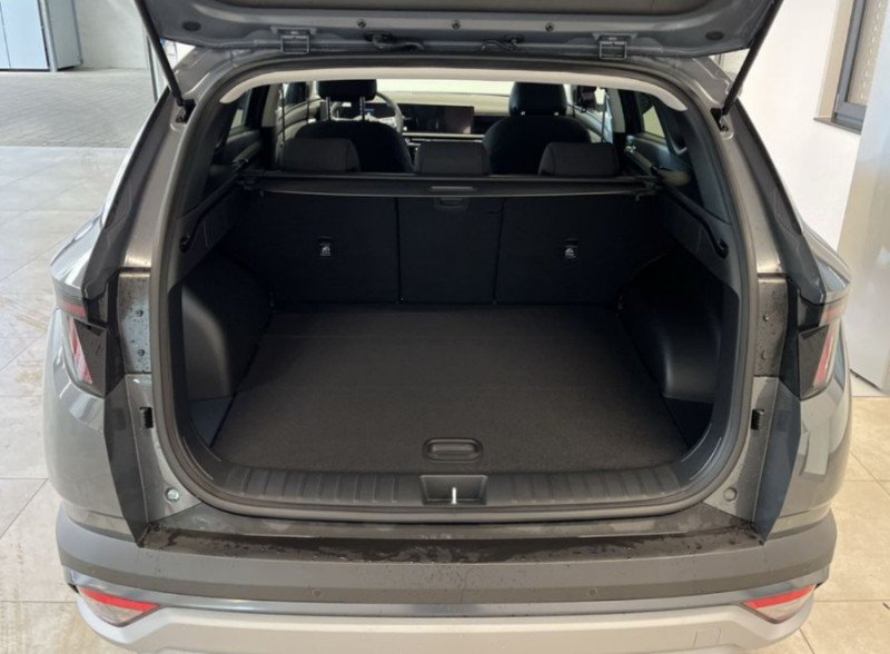 Photo 14 de l'offre de HYUNDAI TUCSON IV (2) 1.6 T-GDI 215 HYBRID BVA6 2WD STYLE PACK CREATIVE à 34950€ chez Mérignac auto