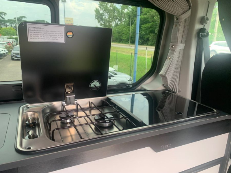 Photo 9 de l'offre de RENAULT TRAFIC VAN ANTILOPE VAN Aménagé FLEX5 2.0 DCi 150 BVM6 L1 GD CFT à 62450€ chez Mérignac auto