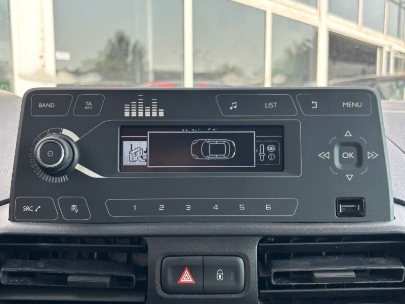 Photo 26 de l'offre de CITROEN BERLINGO 1.5 BlueHDi 100 BVM6 FEEL à 21450€ chez Mérignac auto