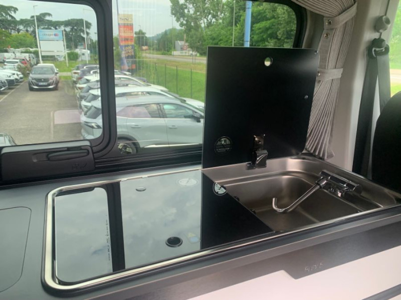 Photo 11 de l'offre de RENAULT TRAFIC VAN ANTILOPE VAN Aménagé FLEX5 2.0 DCi 150 BVM6 L1 GD CFT à 62450€ chez Mérignac auto