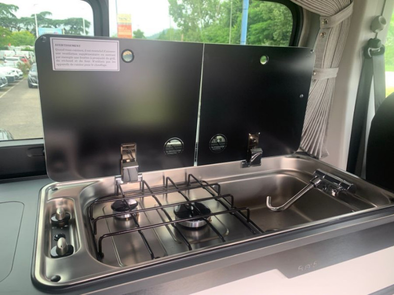 Photo 10 de l'offre de RENAULT TRAFIC VAN ANTILOPE VAN Aménagé FLEX5 2.0 DCi 150 BVM6 L1 GD CFT à 62450€ chez Mérignac auto