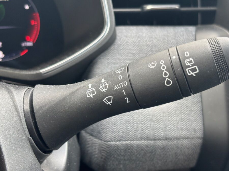 Photo 30 de l'offre de RENAULT CLIO V 0.9 TCe 90 BVM6 TECHNO GPS Cam360° JA16 à 18950€ chez Mérignac auto