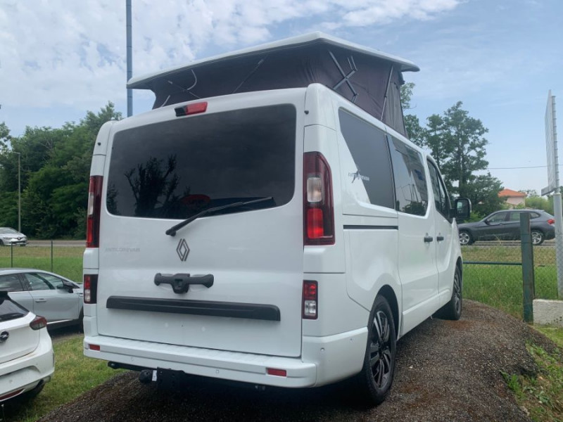 Photo 2 de l'offre de RENAULT TRAFIC VAN ANTILOPE VAN Aménagé FLEX PLUS 2.0 DCi 130 BVM6 L1 JA PK Confort 4PL Attel+Pte Vélo à 54500€ chez Mérignac auto
