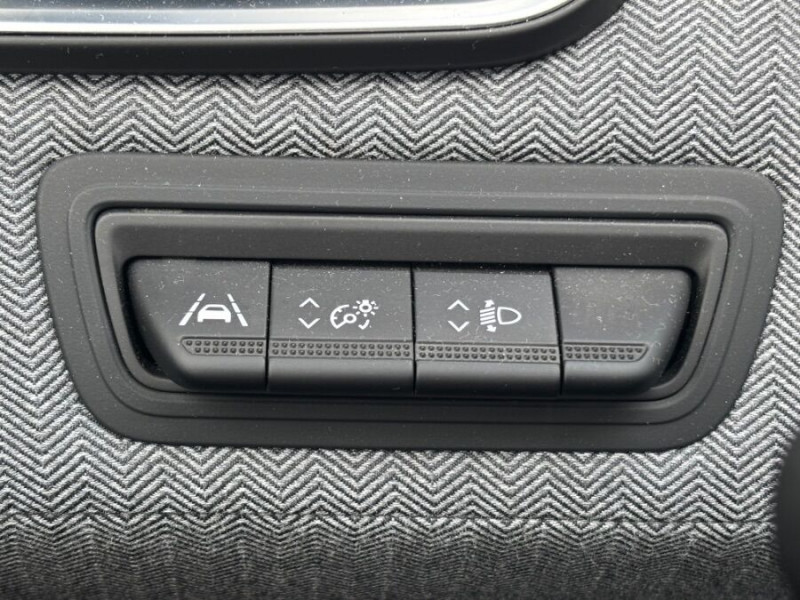 Photo 27 de l'offre de RENAULT CLIO V 0.9 TCe 90 BVM6 TECHNO GPS Cam360° JA16 à 18950€ chez Mérignac auto