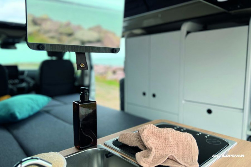 Photo 50 de l'offre de RENAULT TRAFIC VAN ANTILOPE VAN Aménagé FLEX PLUS 2.0 DCi 130 BVM6 L1 JA PK Confort 4PL Attel+Pte Vélo à 54500€ chez Mérignac auto