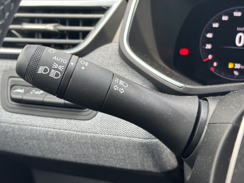 Photo 29 de l'offre de RENAULT CLIO V 0.9 TCe 90 BVM6 TECHNO GPS Cam360° JA16 à 18950€ chez Mérignac auto