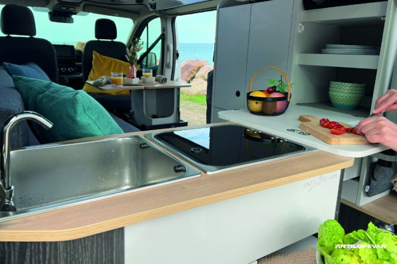 Photo 50 de l'offre de RENAULT TRAFIC VAN ANTILOPE VAN Aménagé FLEX PLUS 2.0 DCi 130 BVM6 L1 JA16 Attel+Pte Vélo DISPO à 53400€ chez Mérignac auto