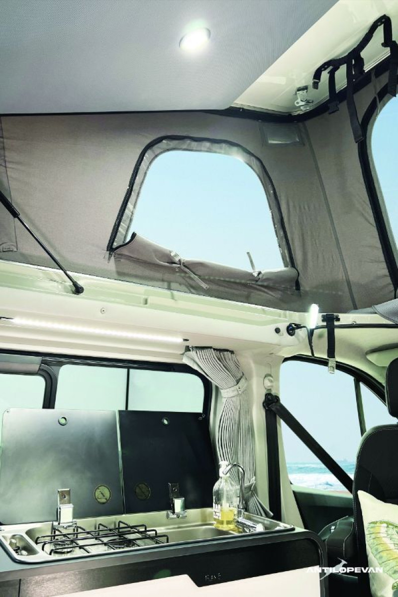 Photo 49 de l'offre de RENAULT TRAFIC VAN ANTILOPE VAN Aménagé FLEX5 2.0 DCi 150 EDC L1 5PL Attel+Pte Vélo Tout Equipé DISPO à 65950€ chez Mérignac auto