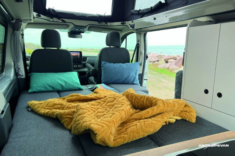 Photo 40 de l'offre de RENAULT TRAFIC VAN ANTILOPE VAN Aménagé FLEX PLUS 2.0 DCi 130 BVM6 L1 JA PK Confort 4PL Attel+Pte Vélo DISPO à 56000€ chez Mérignac auto