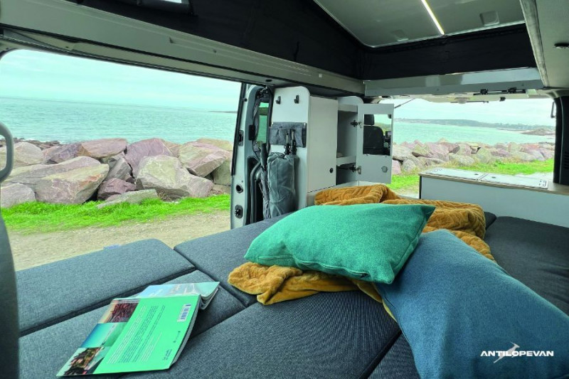 Photo 37 de l'offre de RENAULT TRAFIC VAN ANTILOPE VAN Aménagé FLEX PLUS 2.0 DCi 130 BVM6 L1 JA PK Confort 4PL Attel+Pte Vélo DISPO à 56000€ chez Mérignac auto