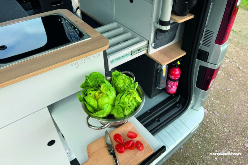 Photo 40 de l'offre de RENAULT TRAFIC VAN ANTILOPE VAN Aménagé FLEX PLUS 2.0 DCi 130 BVM6 L1 JA PK Confort 4PL Attel+Pte Vélo à 54500€ chez Mérignac auto