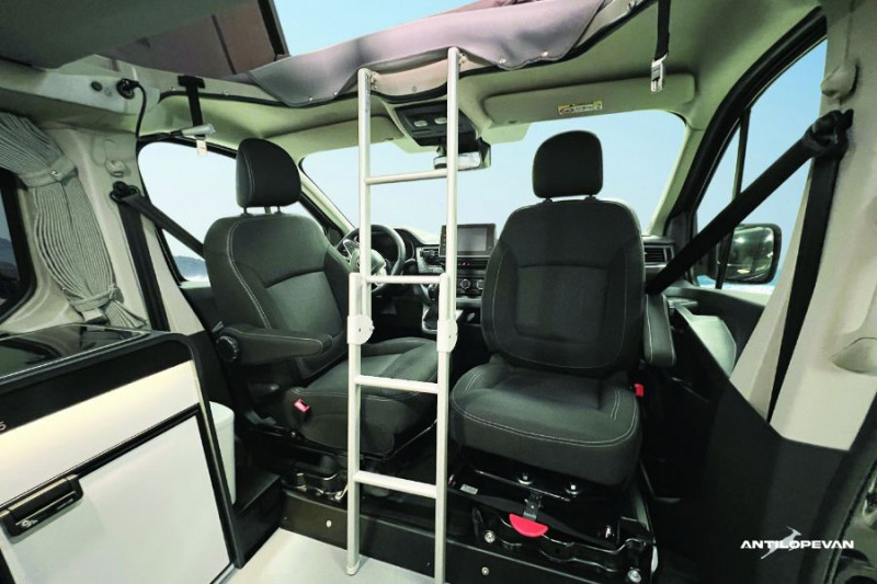 Photo 41 de l'offre de RENAULT TRAFIC VAN ANTILOPE VAN Aménagé FLEX5 2.0 DCi 150 EDC L1 5PL Attel+Pte Vélo Tout Equipé DISPO à 65950€ chez Mérignac auto