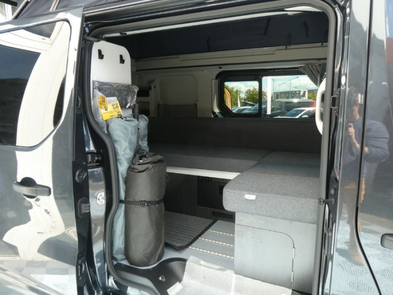 Photo 3 de l'offre de RENAULT TRAFIC VAN ANTILOPE VAN Aménagé FLEX PLUS 2.0 DCi 130 BVM6 L1 JA PK Confort 4PL Attel+Pte Vélo à 54500€ chez Mérignac auto