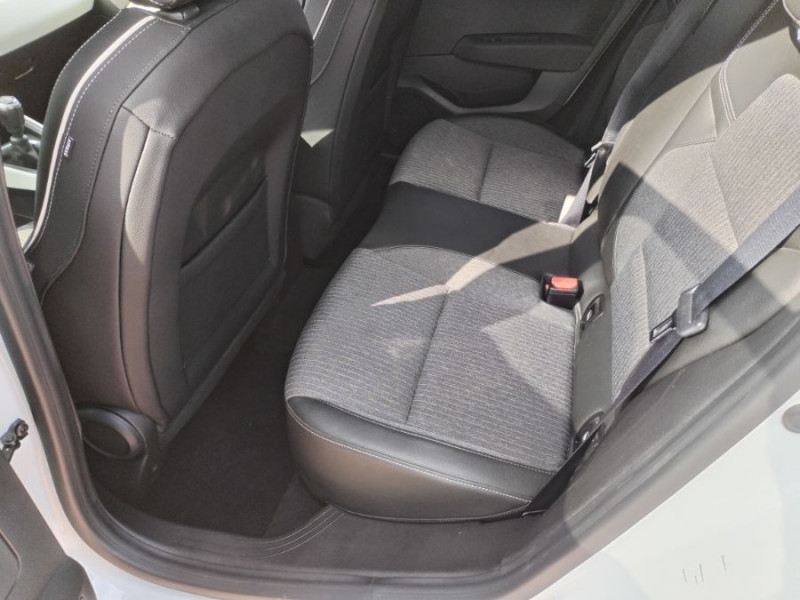 Photo 16 de l'offre de RENAULT CLIO V 1.3 TCe 140 BVM6 TECHNO GPS Camera VT Arr. à 18950€ chez Mérignac auto