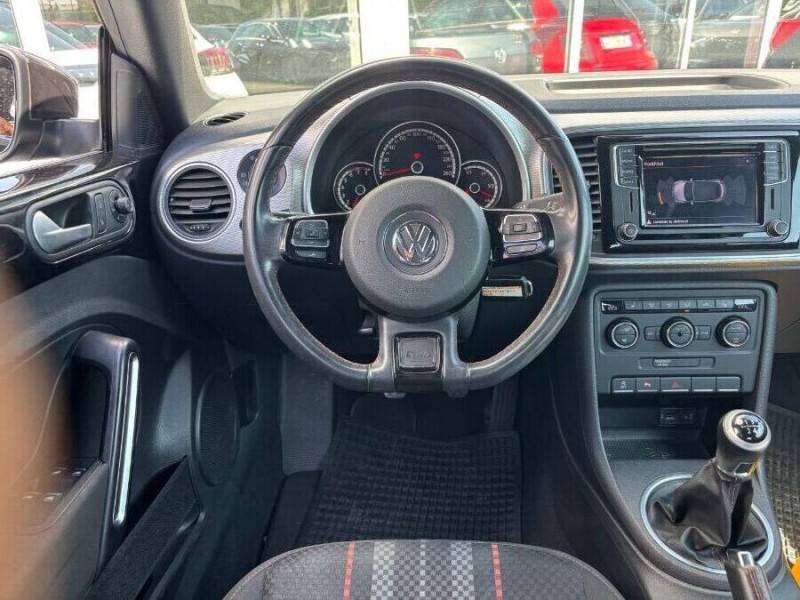 Photo 4 de l'offre de VOLKSWAGEN COCCINELLE CABRIOLET 1.2 TSI 105 BVM6 CLUB GPS Xénon JA18 Radars à 19490€ chez Mérignac auto