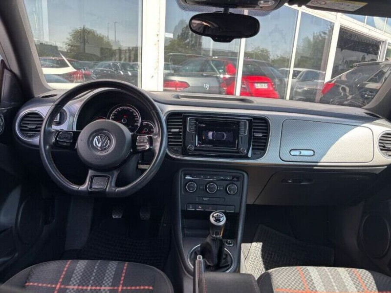 Photo 10 de l'offre de VOLKSWAGEN COCCINELLE CABRIOLET 1.2 TSI 105 BVM6 CLUB GPS Xénon JA18 Radars à 19490€ chez Mérignac auto
